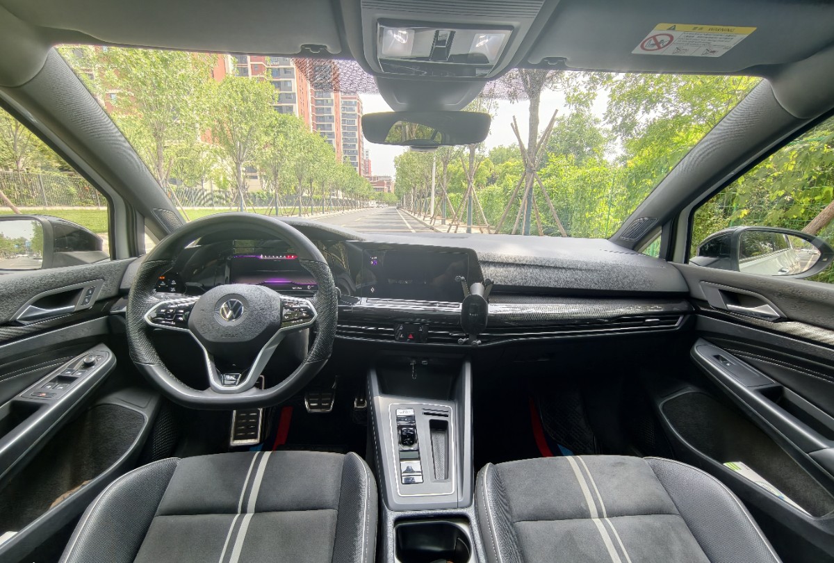 Volkswagen Golf 2022 car image #9