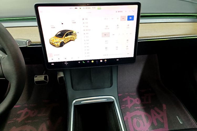 Tesla Model Y 2021 car image #17