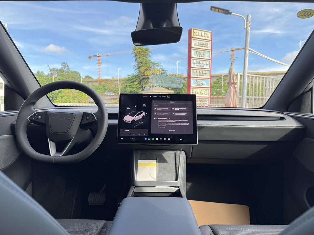 Tesla Model Y 2026 #13 Tesla Model Y 2026 car image #13