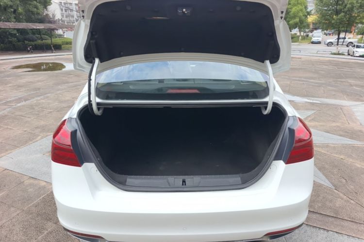 GEELY Emgrand 2019 car image #19