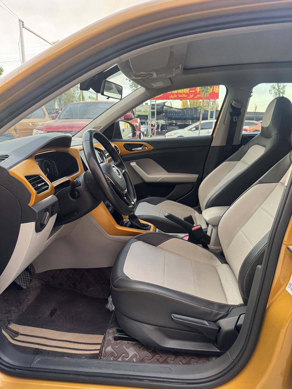 Volkswagen T-Cross 2020 #17 Volkswagen T-Cross 2020 car image #17