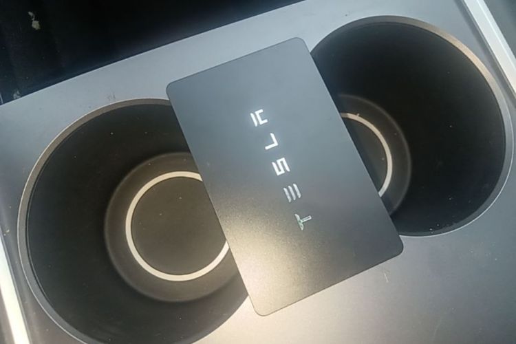 Tesla Model Y 2023 imagem de carro #9