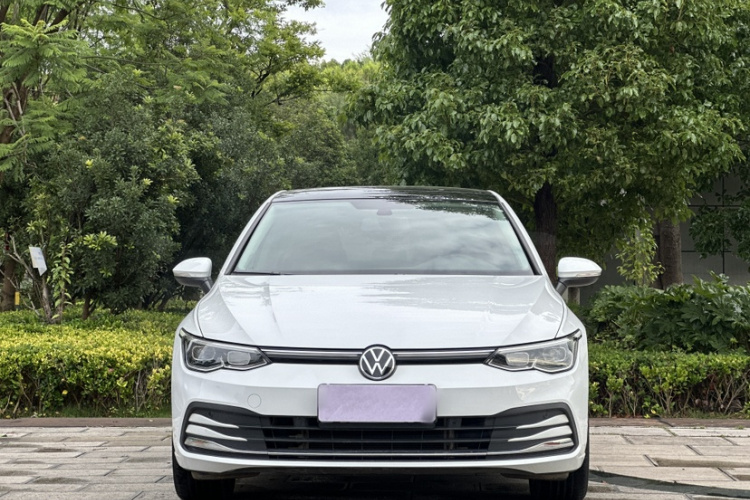 Volkswagen Golf 2025 car image #4