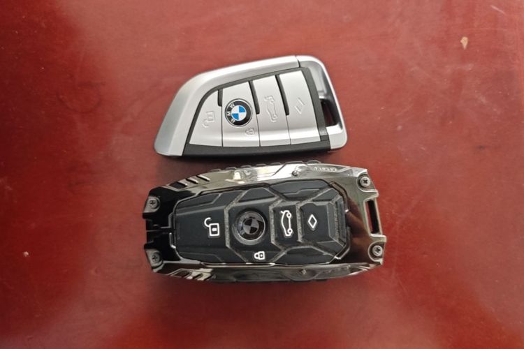 BMW 3 Series 2019 car image #14
