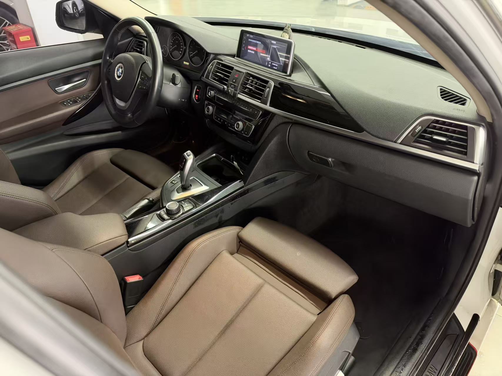 BMW 3 Series 2018 car image #6