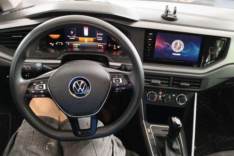 Volkswagen Polo 2023 car image #10