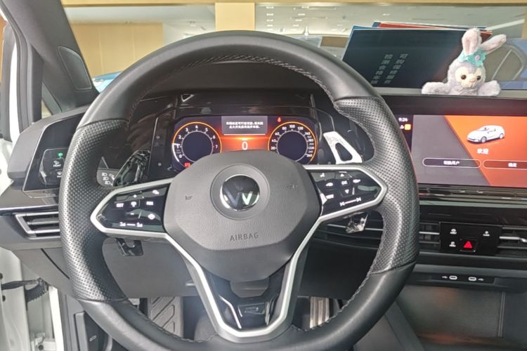 Volkswagen Golf 2021 car image #11