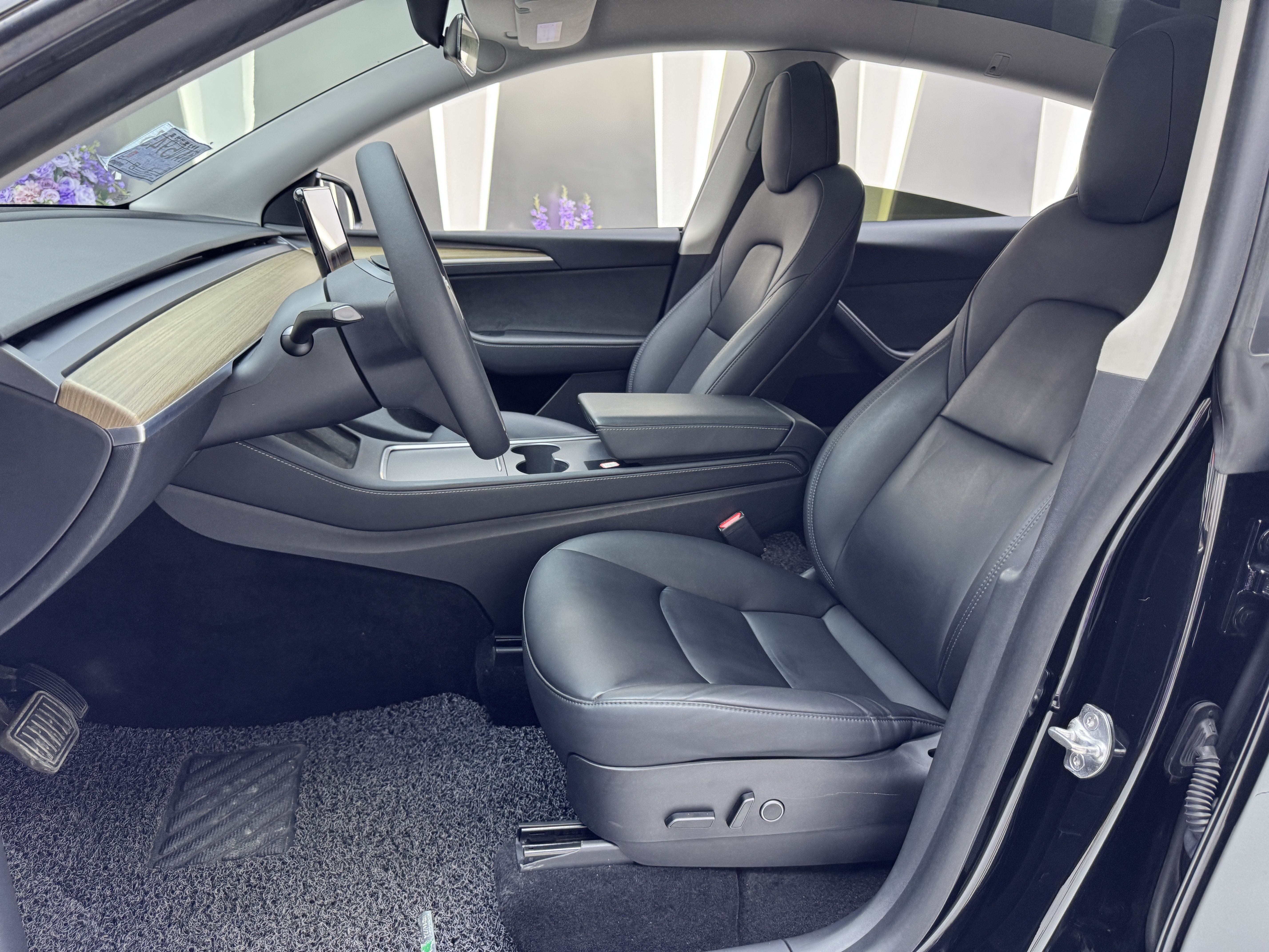 Tesla Model Y 2021 car image #7
