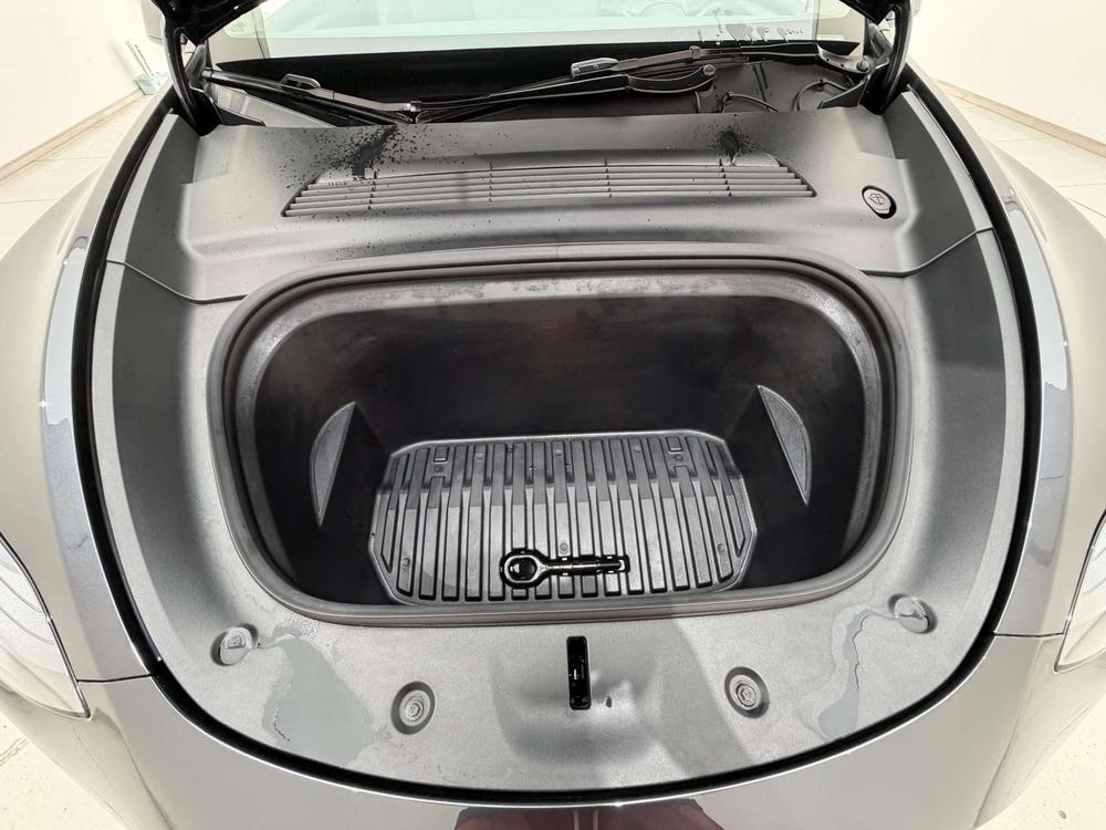 Tesla Model Y 2024 #25 Tesla Model Y 2024 car image #25