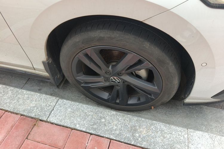 Volkswagen Golf 2023 car image #6