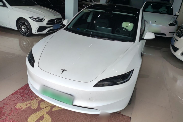 Tesla Model 3 2023 car image #2