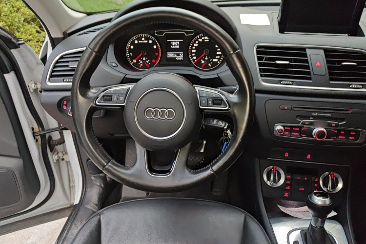Audi Q3 2014 car image #15