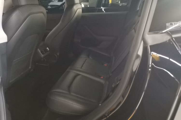Tesla Model Y 2022 car image #17