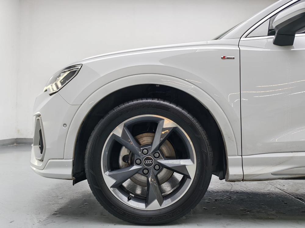 Audi Q3 2023 car image #8
