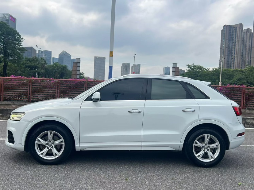 Audi Q3 2017 car image #5