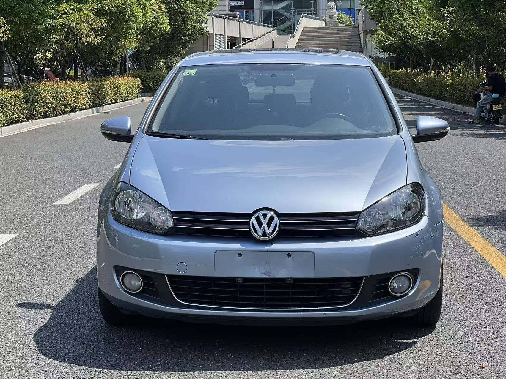 Volkswagen Golf 2012 car image #2