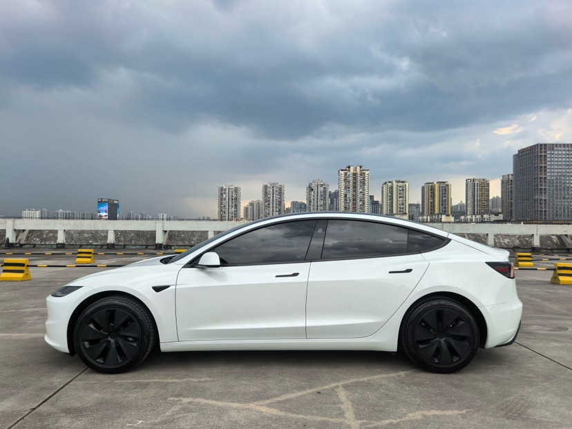 Tesla Model 3 2025 car image #3