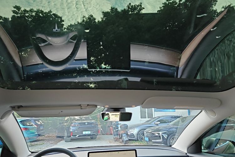 Tesla Model 3 2022 car image #18