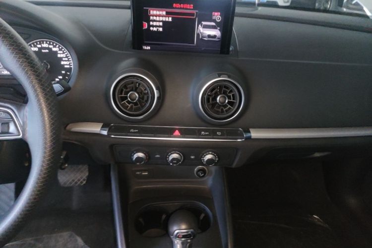 Audi A3 2018 immagine di auto #13