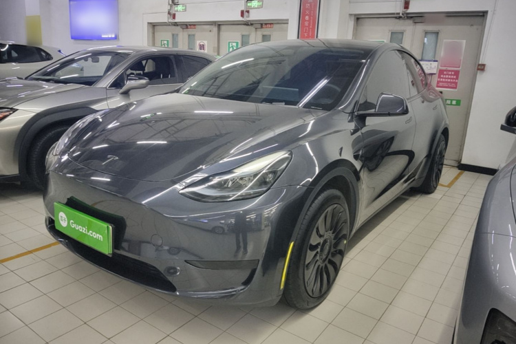 Tesla Model Y 2024 #2 Tesla Model Y 2024 car image #2