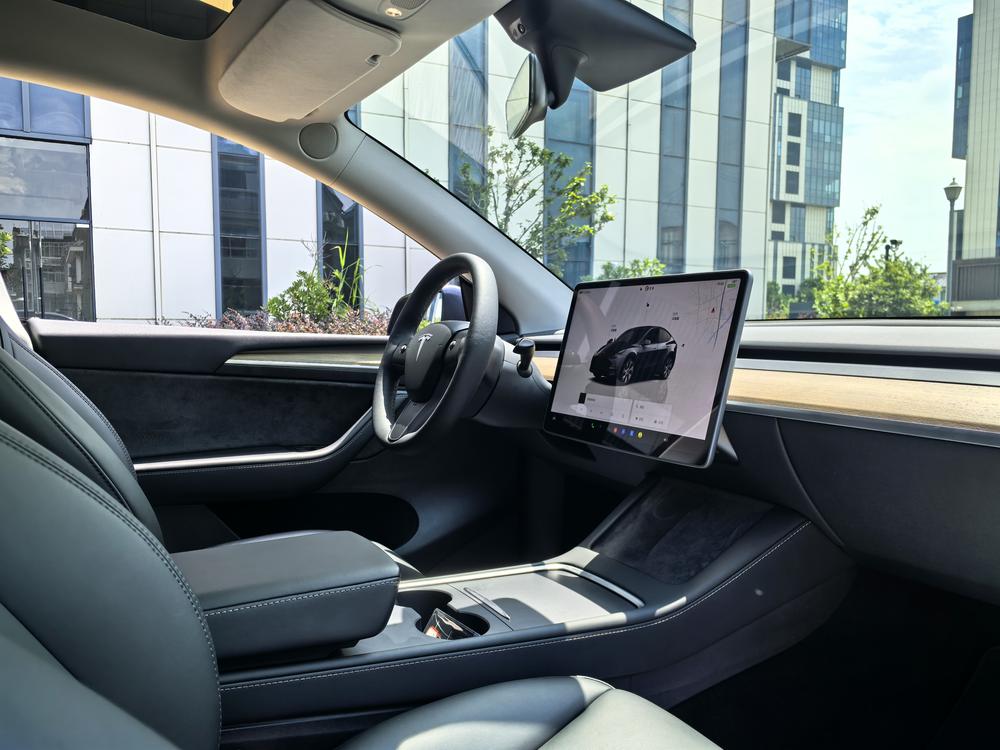 Tesla Model Y 2023 #14 Tesla Model Y 2023 car image #14