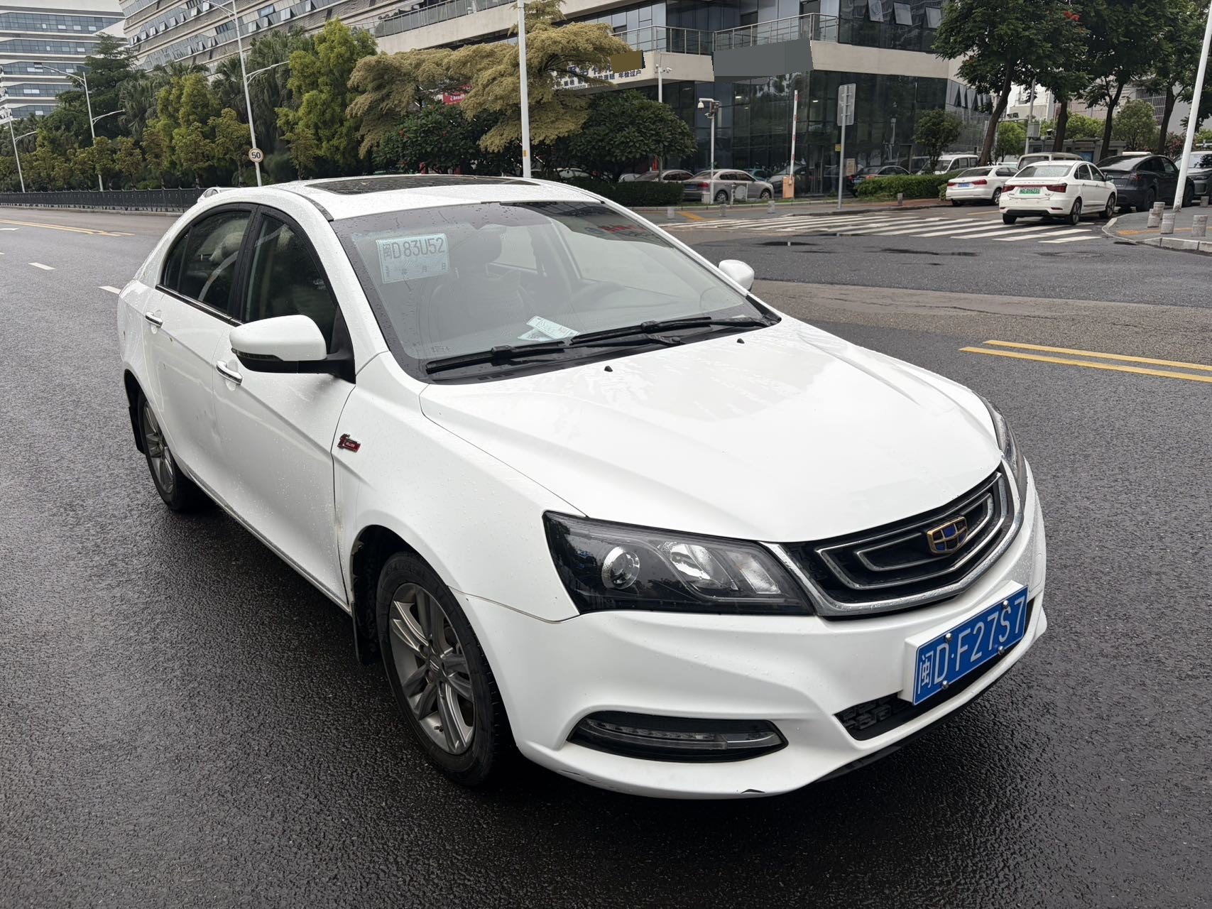 GEELY Emgrand 2018 car image #3