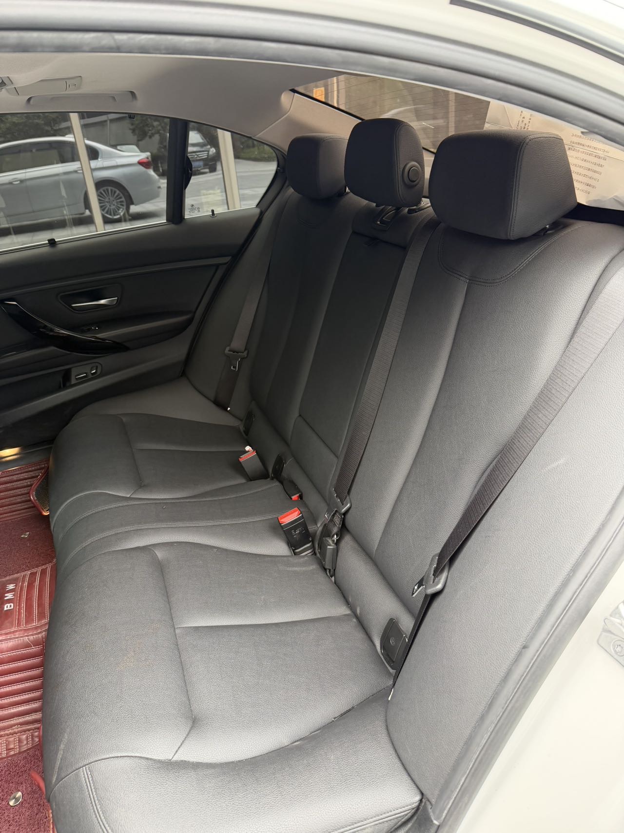 BMW 3 Series 2018 car image #6