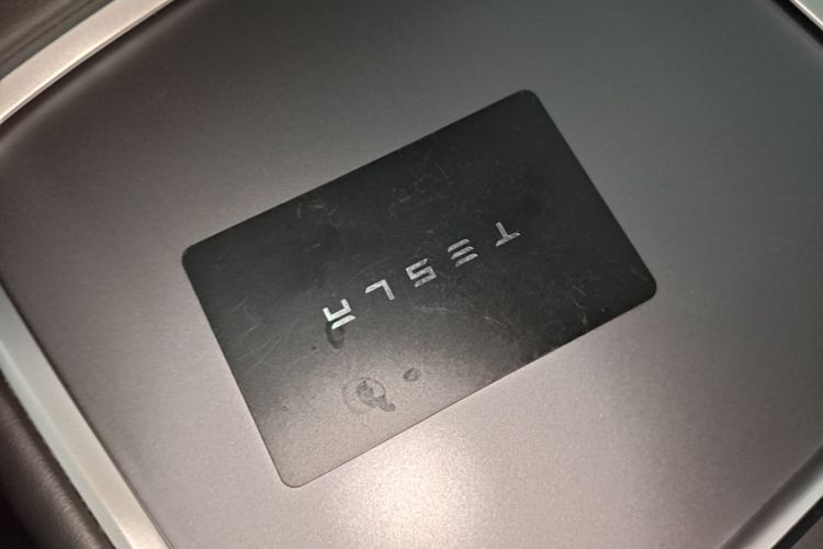 Tesla Model Y 2023 car image #9