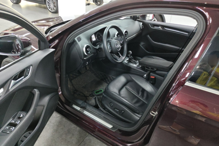 Audi A3 2019 car image #12