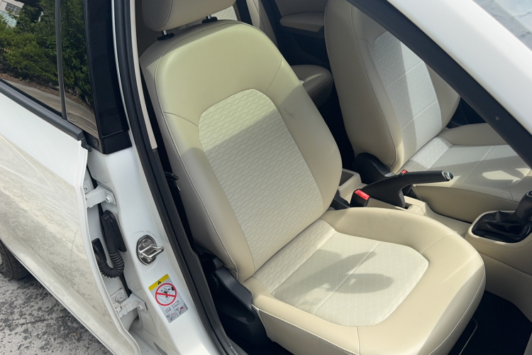 Skoda Rapid 2017 #24 Skoda Rapid 2017 car image #24