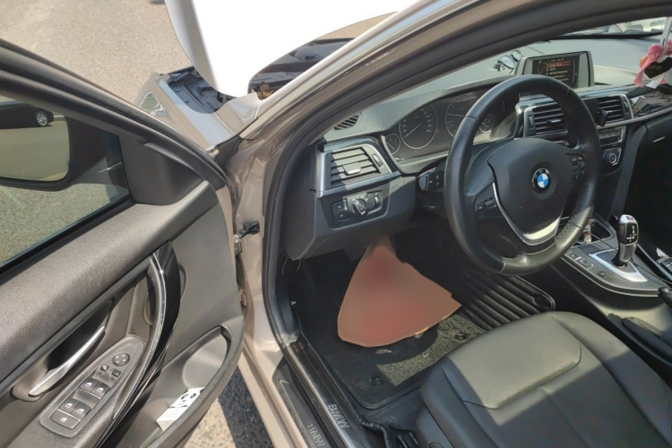 BMW 3 Series 2017 car image #13