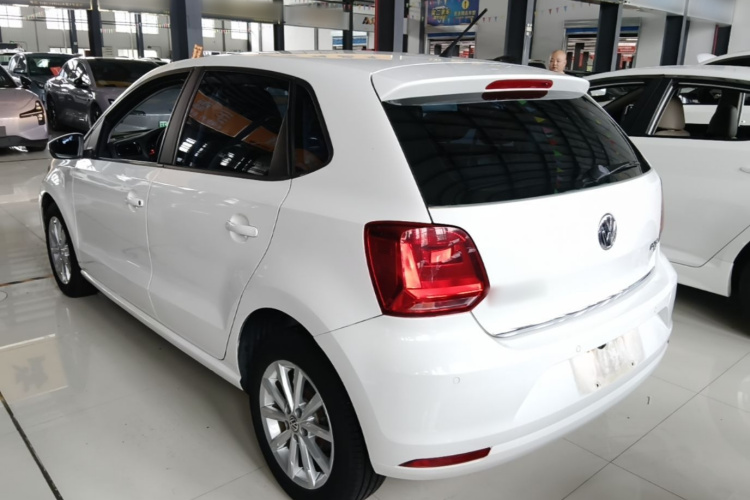 Volkswagen Polo 2017 car image #5
