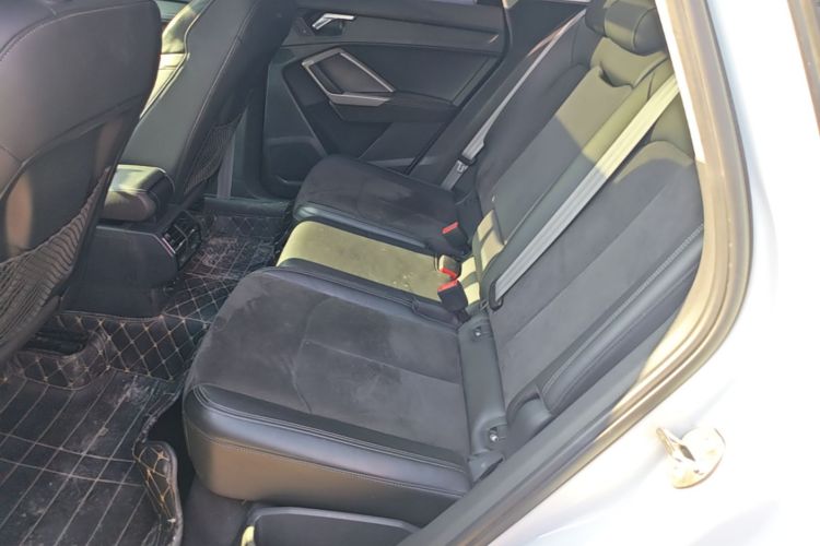 Audi Q3 2019 car image #13