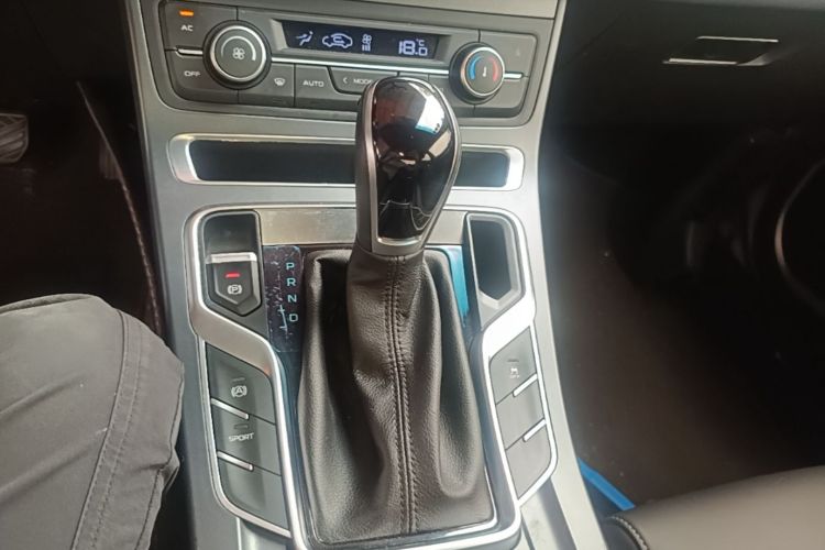 GEELY Emgrand 2019 #18 GEELY Emgrand 2019 car image #18