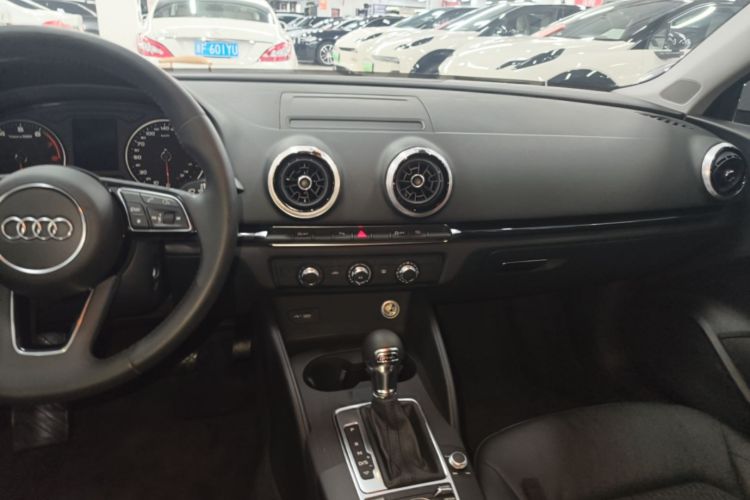 Audi A3 2019 car image #13