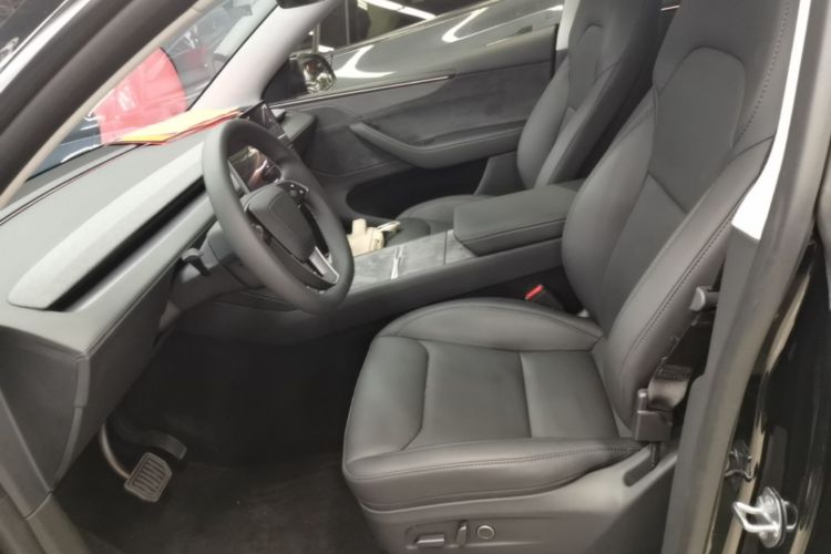 Tesla Model Y 2025 #15 Tesla Model Y 2025 car image #15