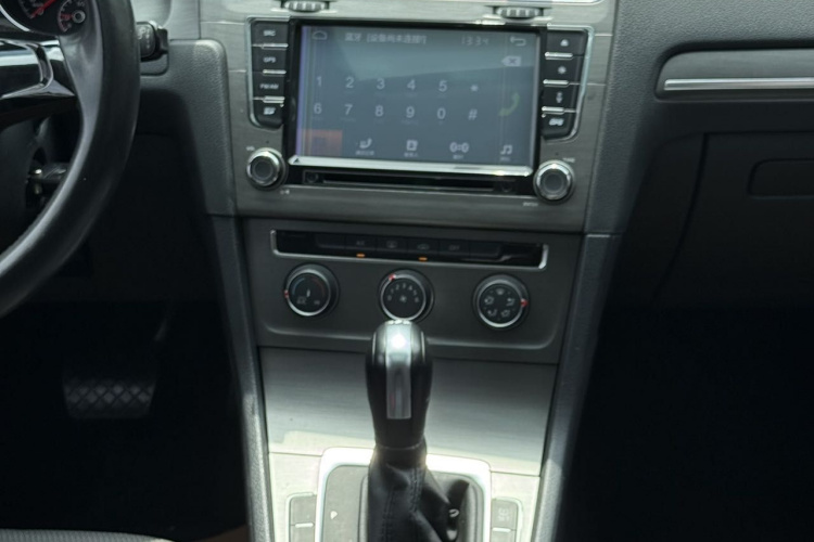 Volkswagen Golf 2015 car image #16