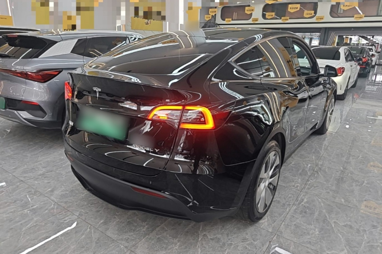 Tesla Model Y 2022 car image #7