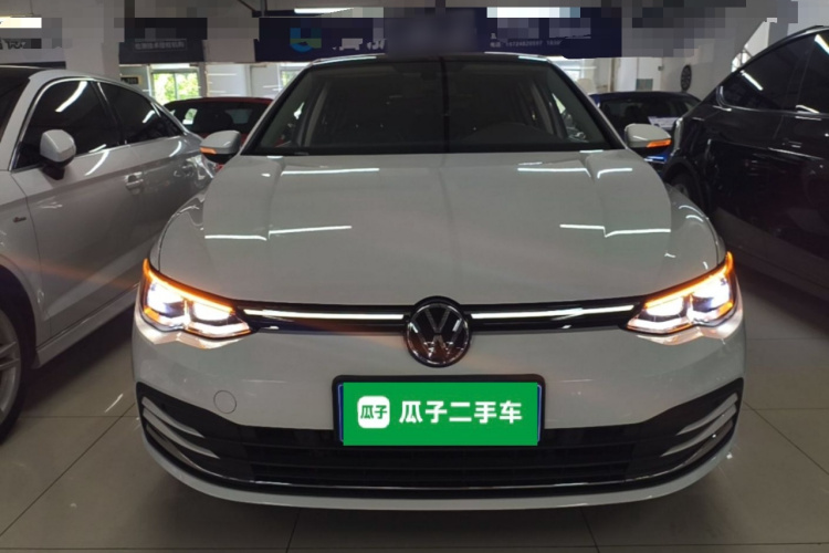 Volkswagen Golf 2022 car image #3