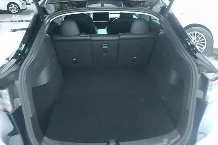 Tesla Model Y 2023 #19 Tesla Model Y 2023 car image #19