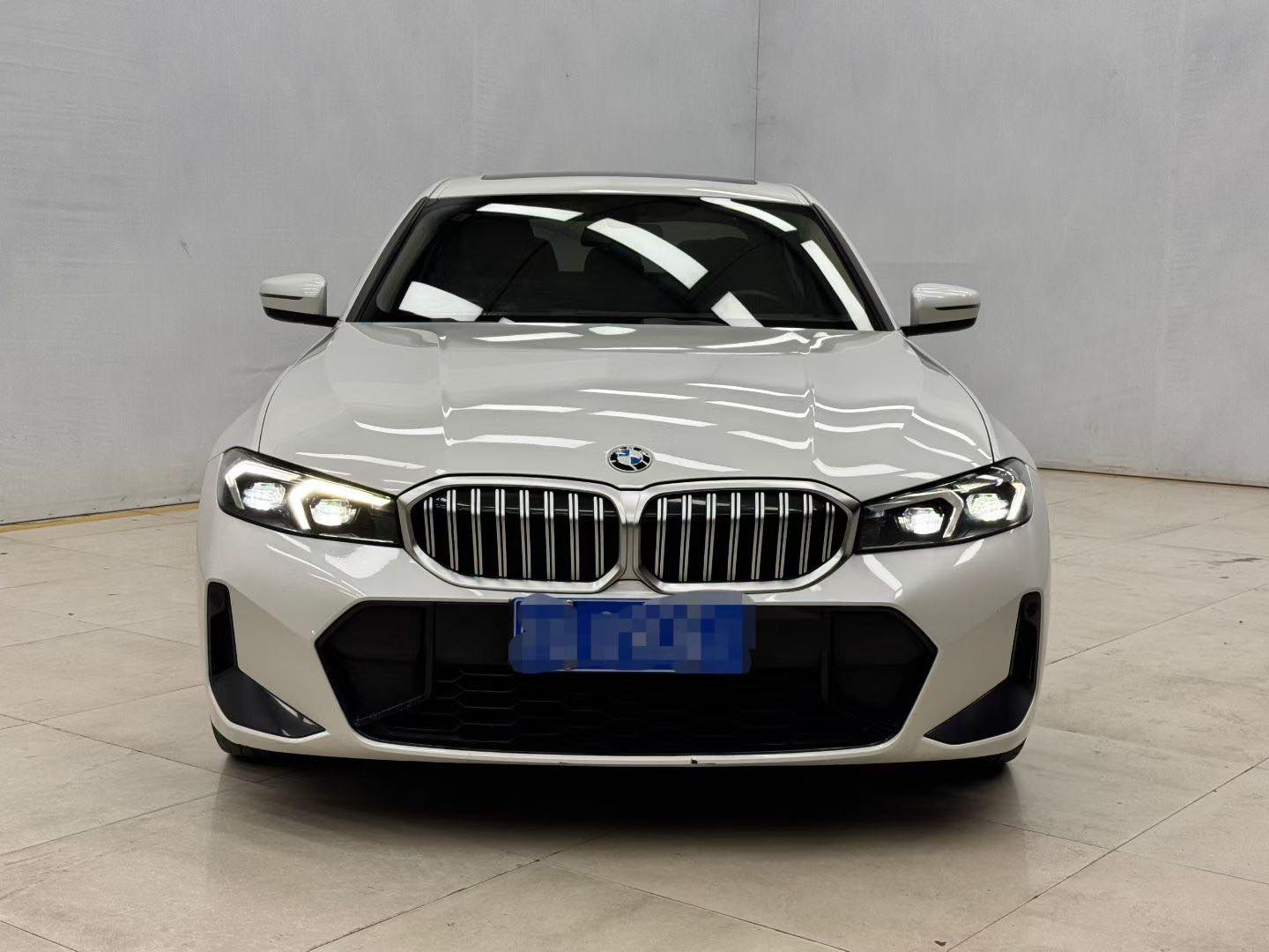 BMW 3 Series 2022 immagine di auto #2