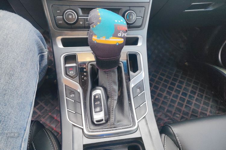 GEELY Emgrand 2018 imagen de coche #16