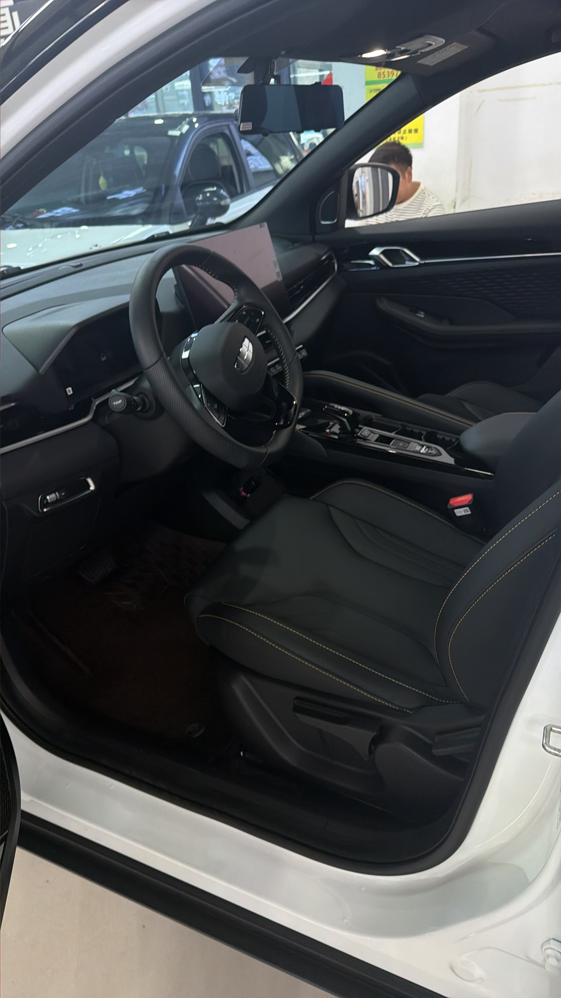 GEELY Coolray 2026 #2 GEELY Coolray 2026 car image #2