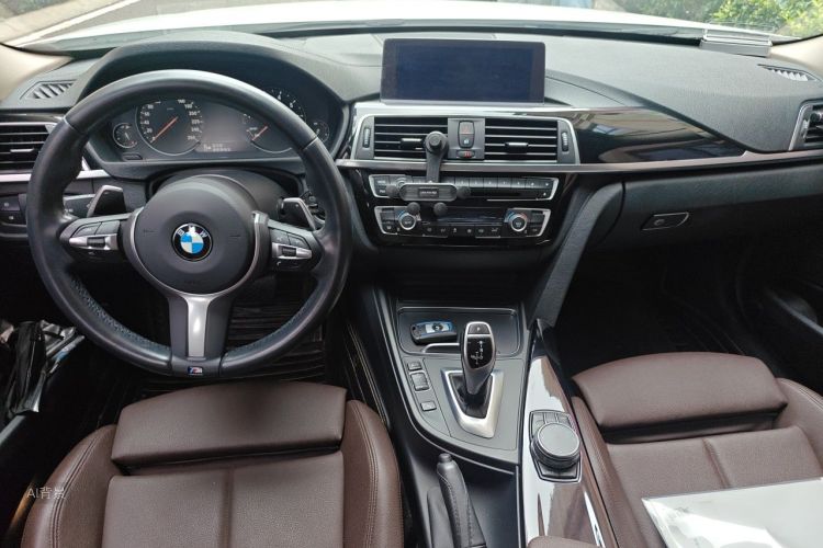 BMW 3 Series 2018 car image #11