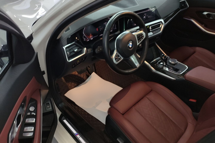 BMW 3 Series 2022 car image #16