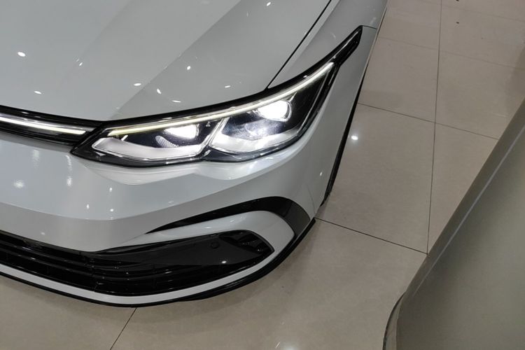 Volkswagen Golf 2021 car image #23