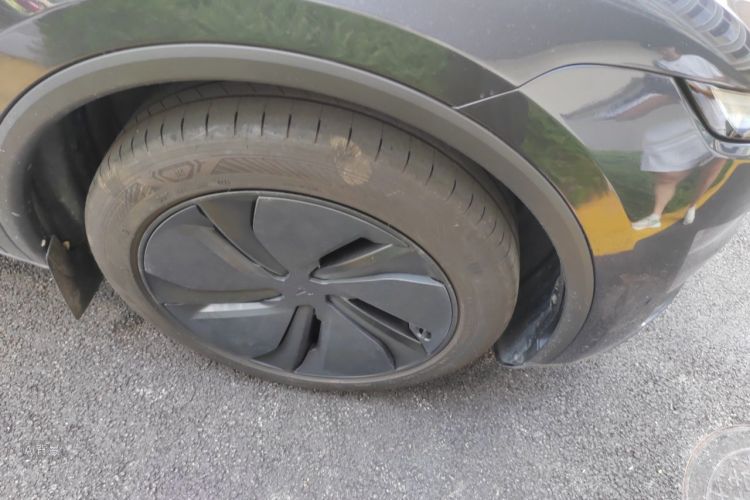 Tesla Model Y 2025 car image #9