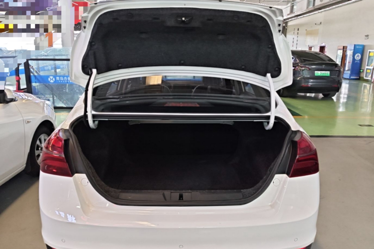 GEELY Emgrand 2019 #29 GEELY Emgrand 2019 car image #29
