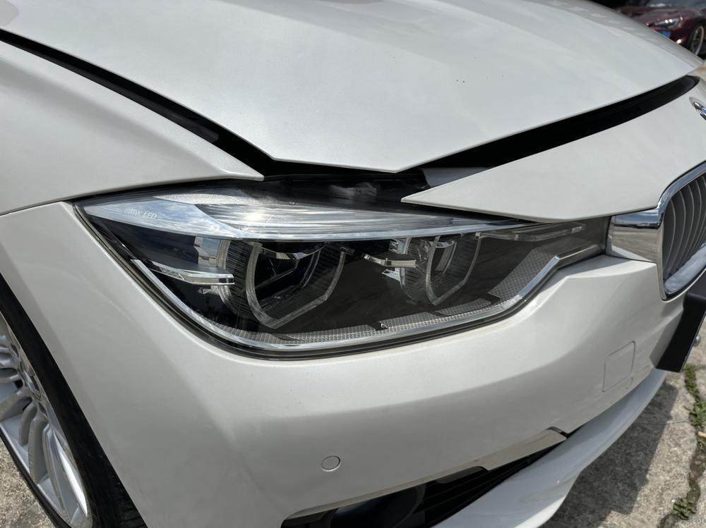 BMW 3 Series 2018 car image #9