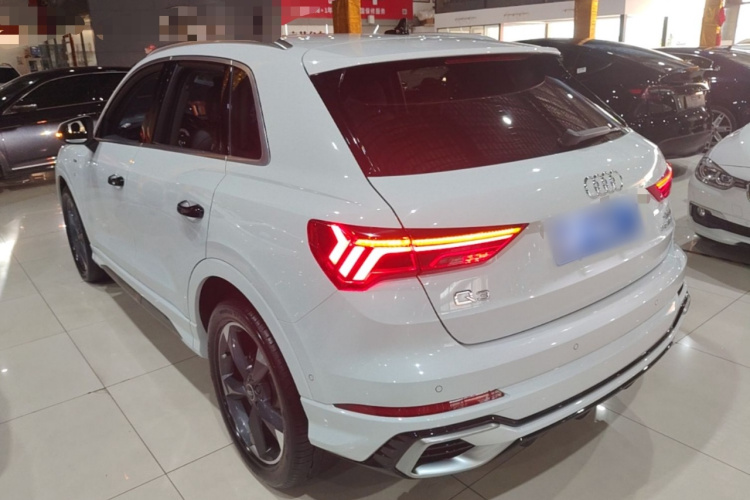 Audi Q3 2024 car image #5
